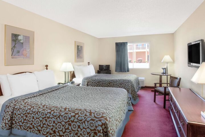 2 Double Beds (3 of 6)