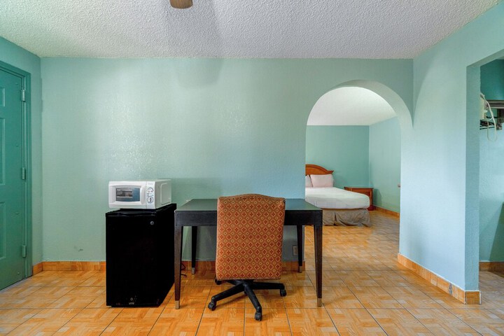 Room 33 of 99