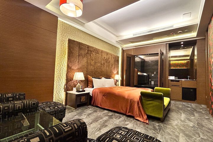 Room 12 of 97