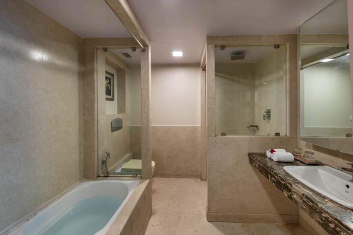 Room 16 of 32
