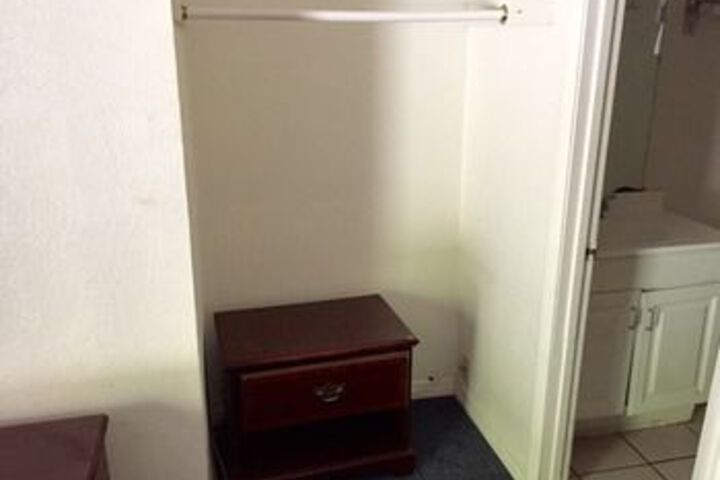 Room 5 of 17