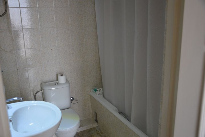 Room 9 of 9