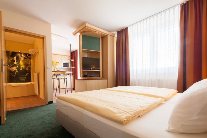 Room 3 of 41