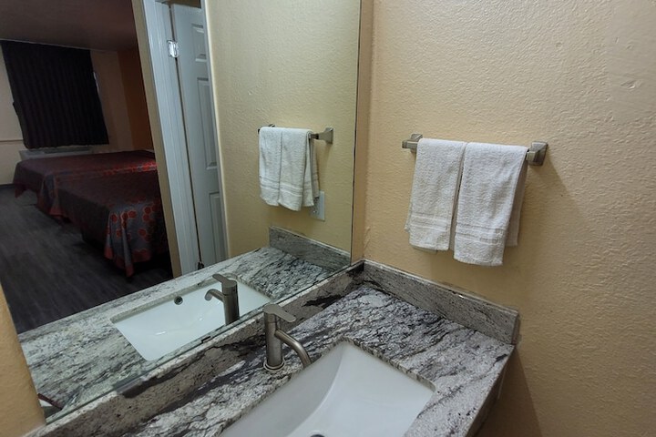 Room 10 of 17