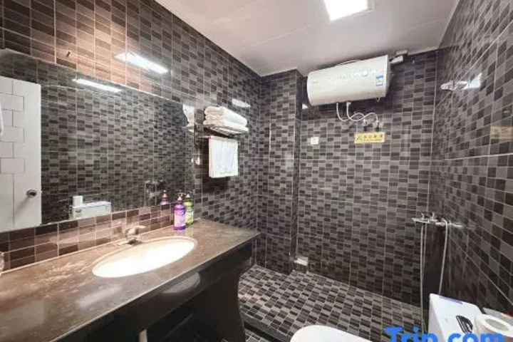 Room 4 of 4