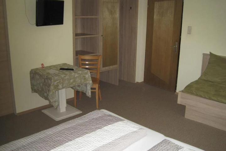 Room 2 of 16