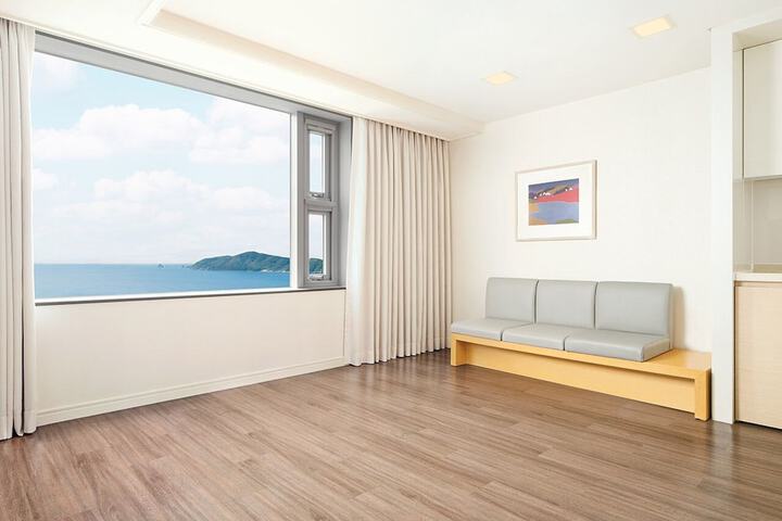 Room 6 of 22
