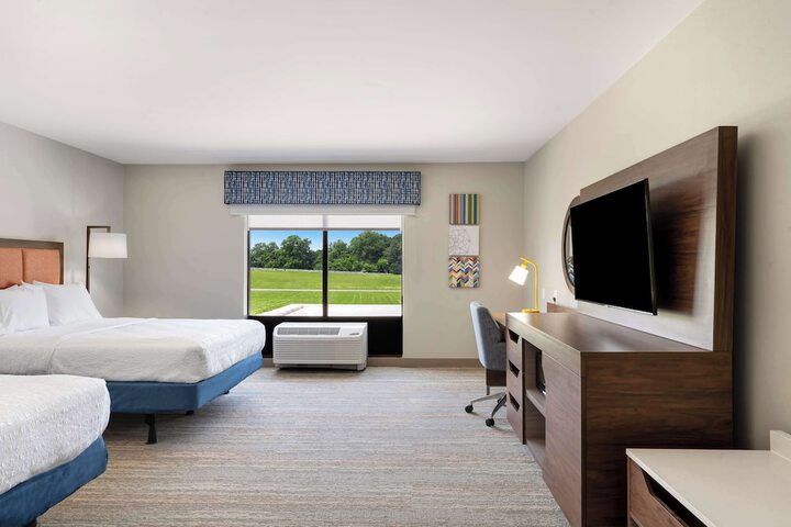 2 Queen Beds Beds Accessible (14 of 14)