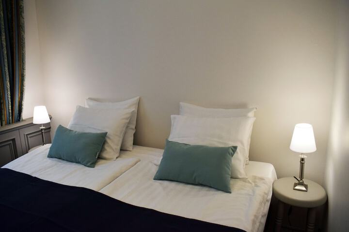 Room 4 of 42
