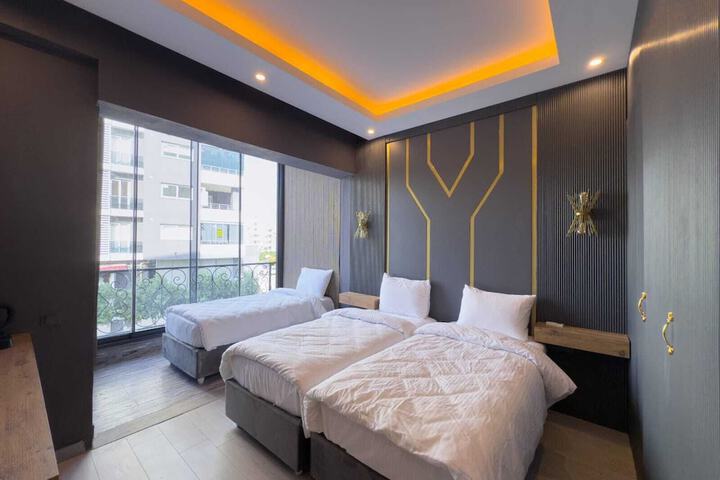Room 25 of 42