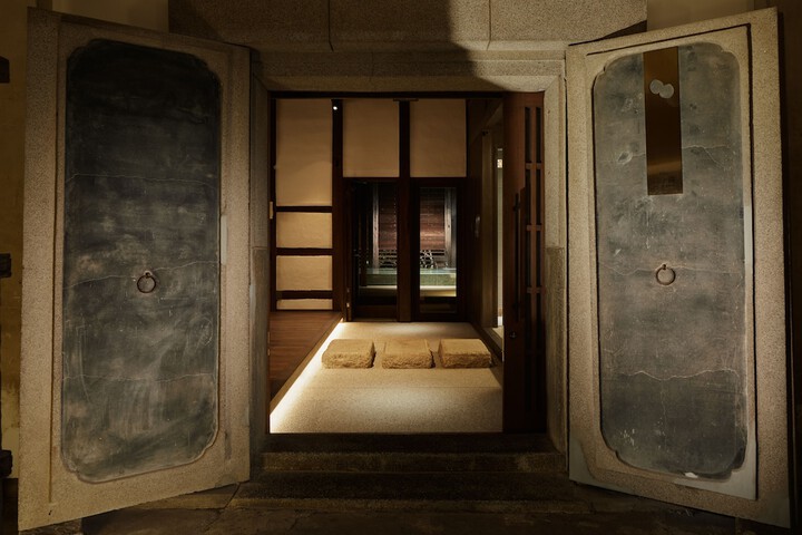 Room 14 of 65