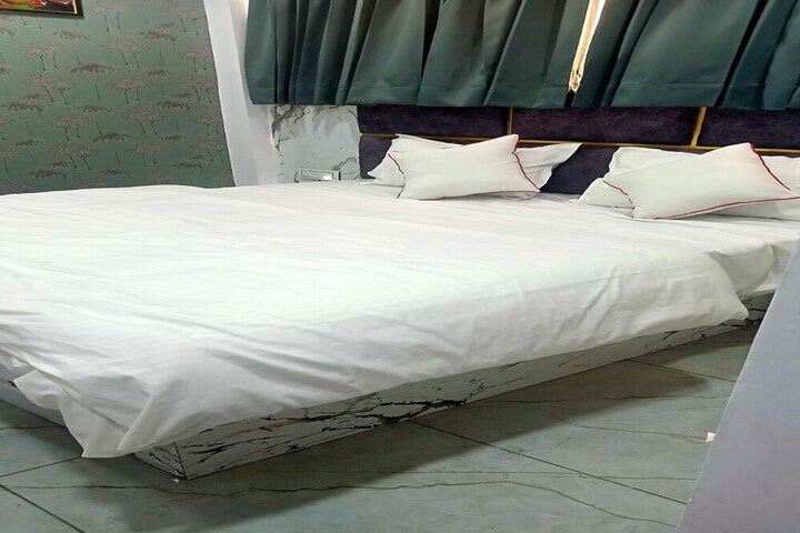 Room 9 of 21