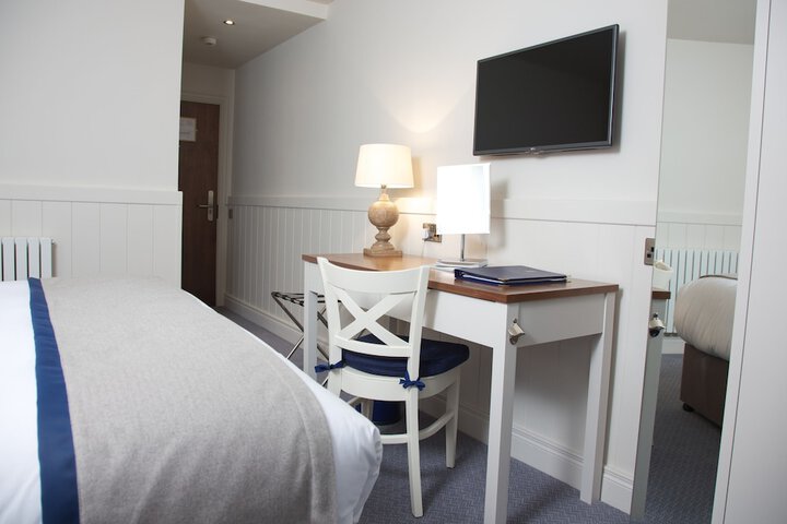 Room 16 of 33