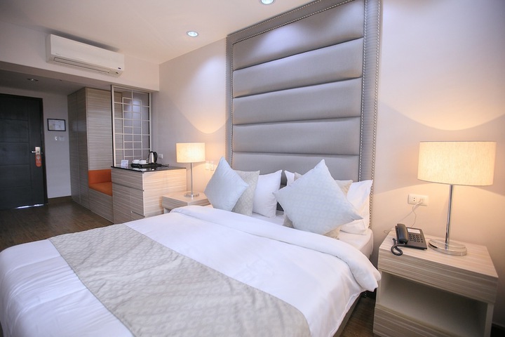 Room 16 of 37
