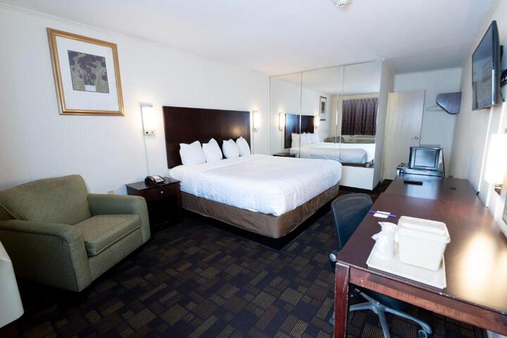 1 King Bed (6 of 8)
