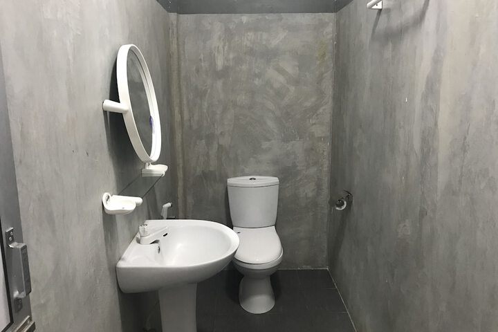 Room 17 of 28