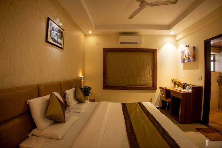 Room 14 of 36