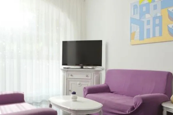 Room 2 of 18