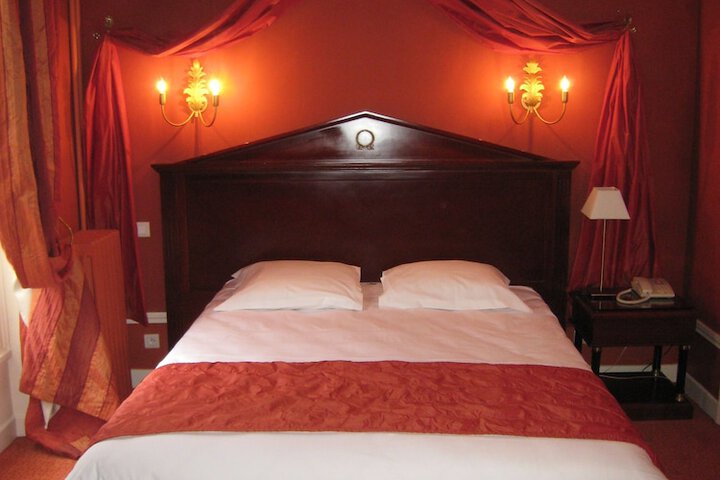 Room 3 of 65