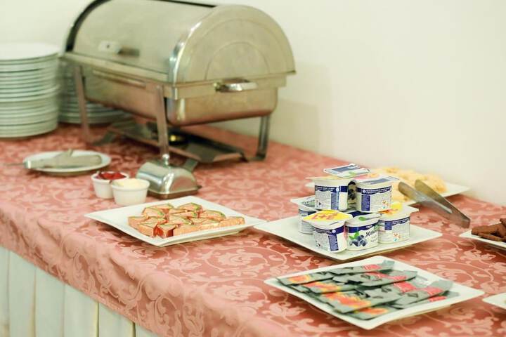 Dining 42 of 66