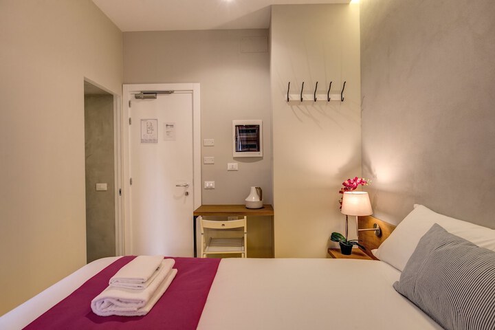Room 7 of 32