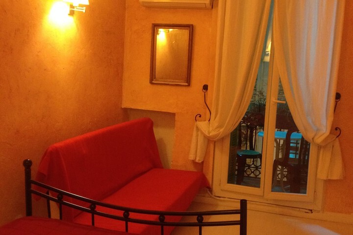 Room 27 of 70