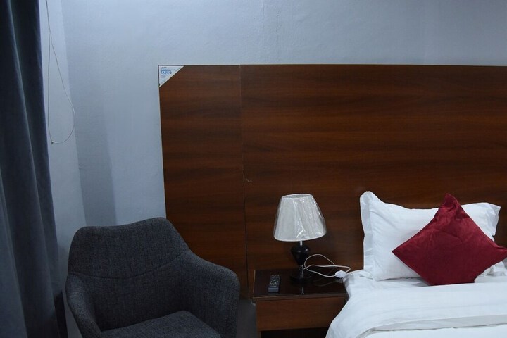 Hotel 80 of 117