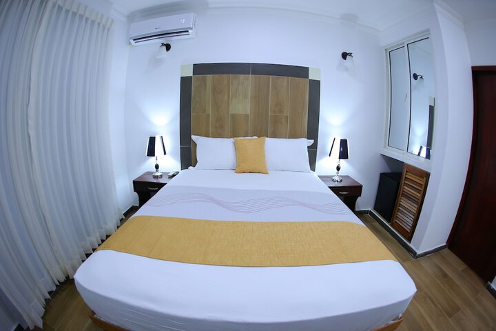 Room 11 of 37