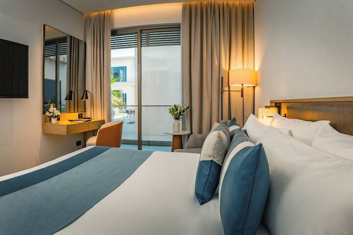 Room 37 of 62