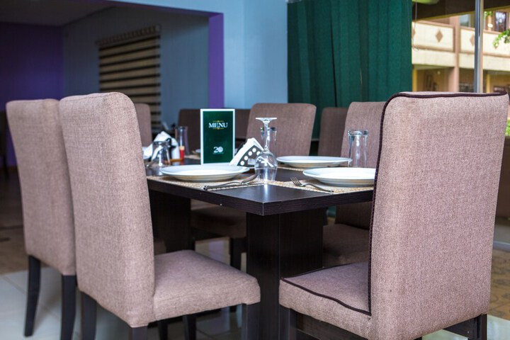 Dining 17 of 41
