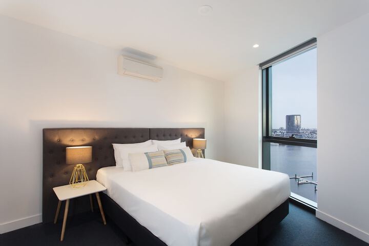 Room 2 of 98