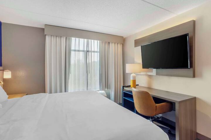 Standard | King Bed (6 of 12)