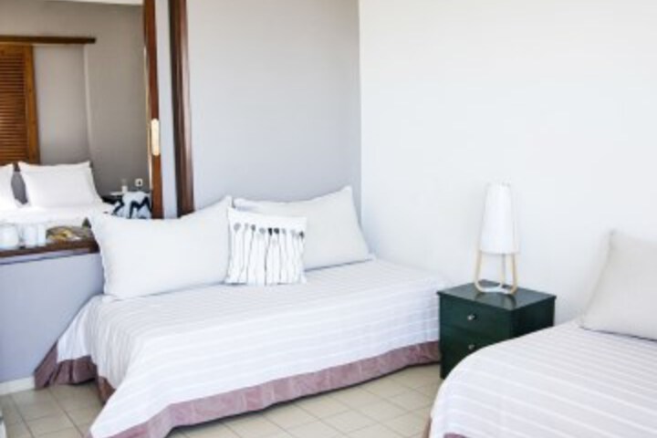 Room 27 of 49