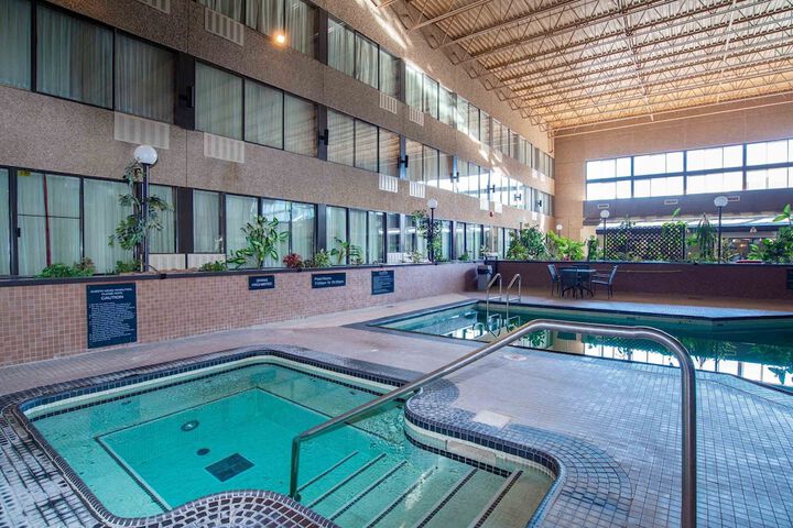 Hotel Pool