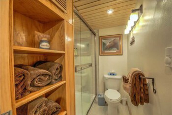 Room 5 of 28