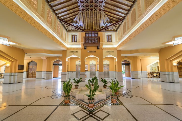 Entrance & Lobby