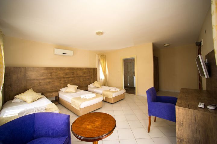 Room 8 of 22