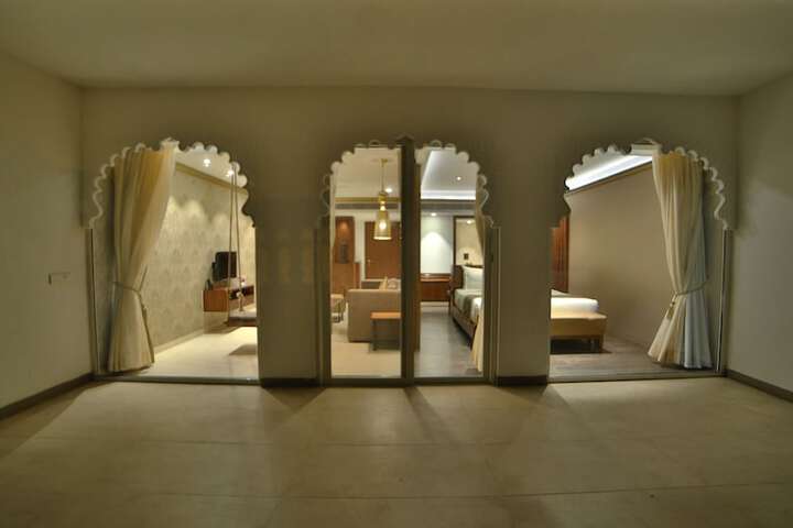 Room 10 of 67