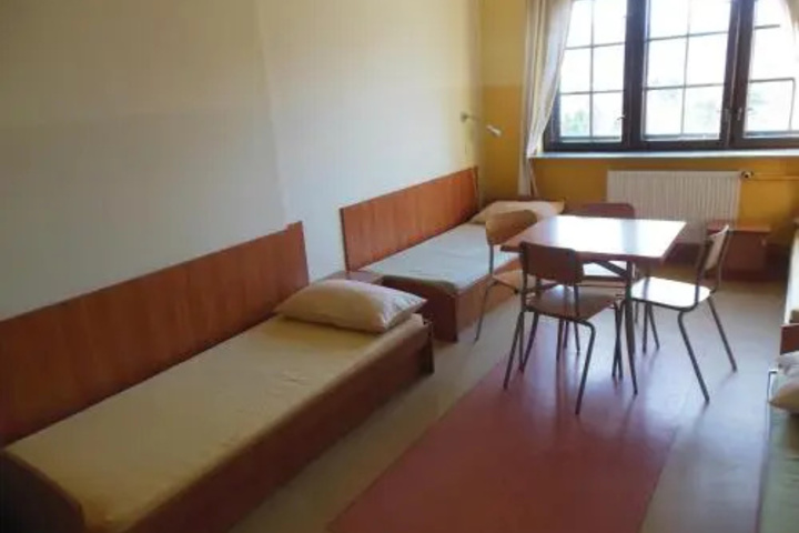 Room 5 of 18