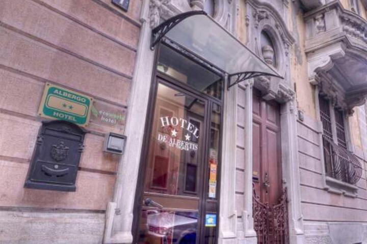 HOTEL DE ALBERTIS