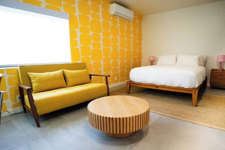 Room 25 of 68