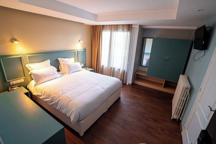 Room 9 of 47