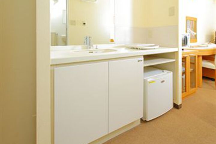 Room 6 of 8