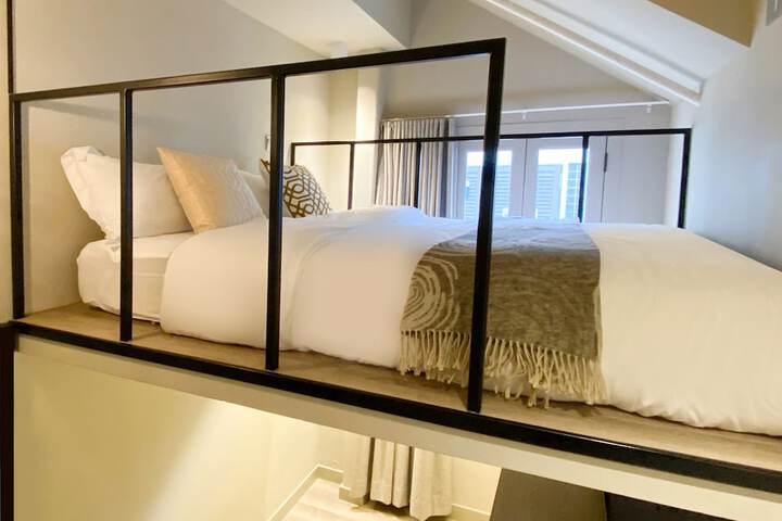 Room 28 of 74