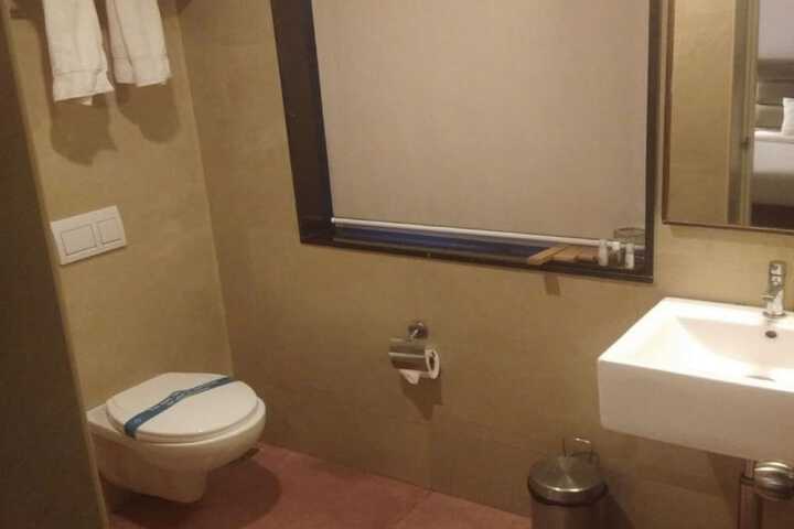 Room 16 of 18