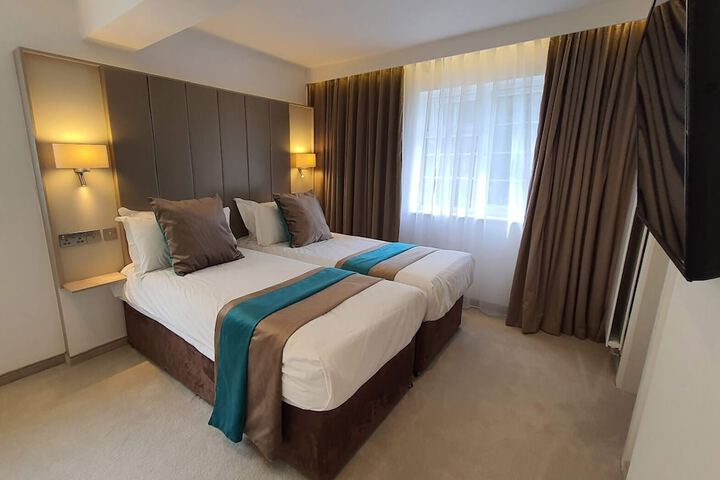 Room 2 of 48