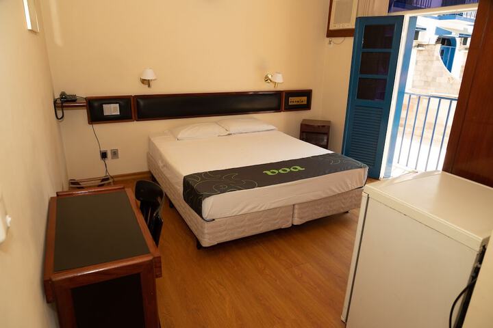 Room 5 of 68
