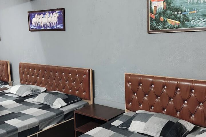 Room 8 of 19