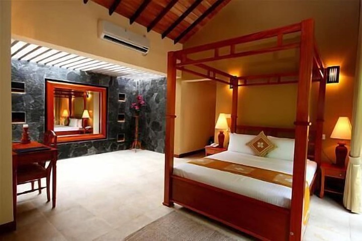 Room 4 of 15
