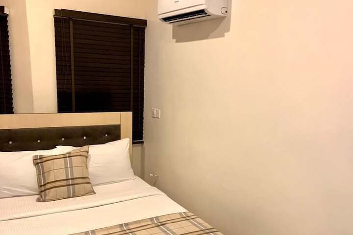 Room 17 of 27